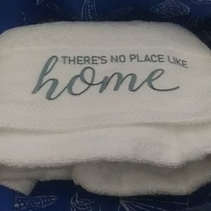 Set Of Resort Collection " There's No Place Like Home" Bath Towels
